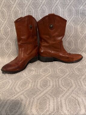 Frye Rust Brown Leather pull on boots